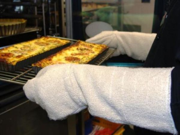 Picture of PAIR OF LYNN RIVER BAKERS GLOVES (400MM LENGTH)