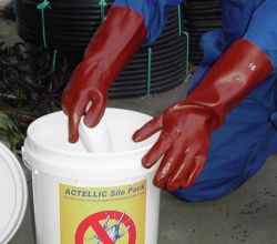 Picture of PAIR OF LYNN RIVER FOX PVC GLOVE (350MM)